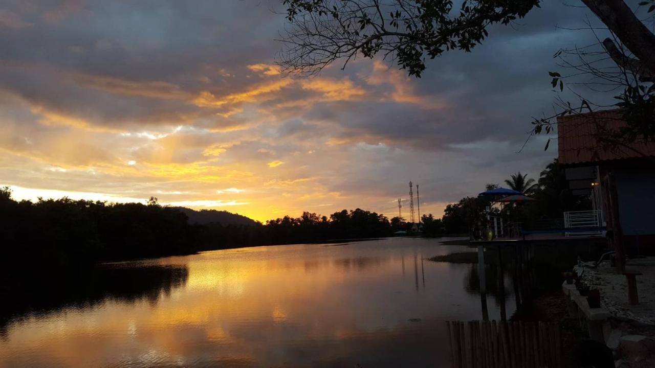 Khum Thong Resort Takuapa Zewnętrze zdjęcie